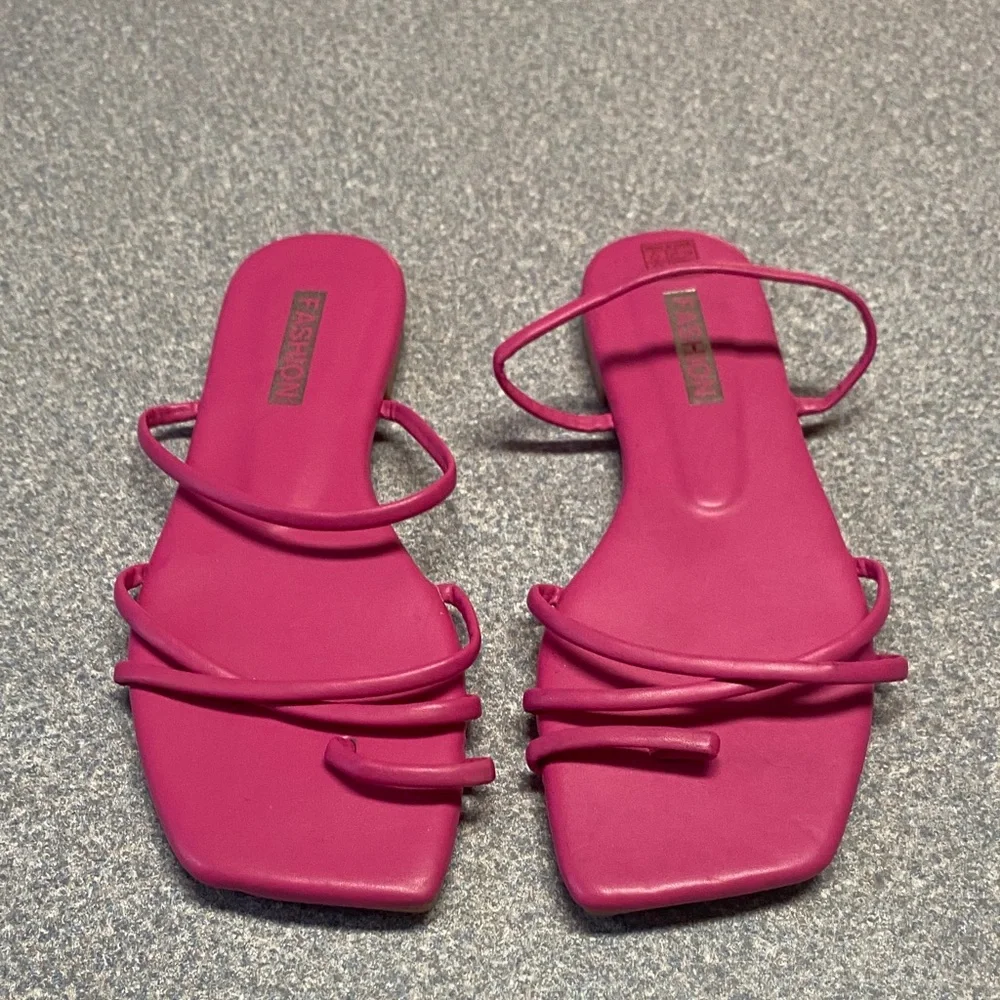 Chic Fuchsia Strappy Sandals